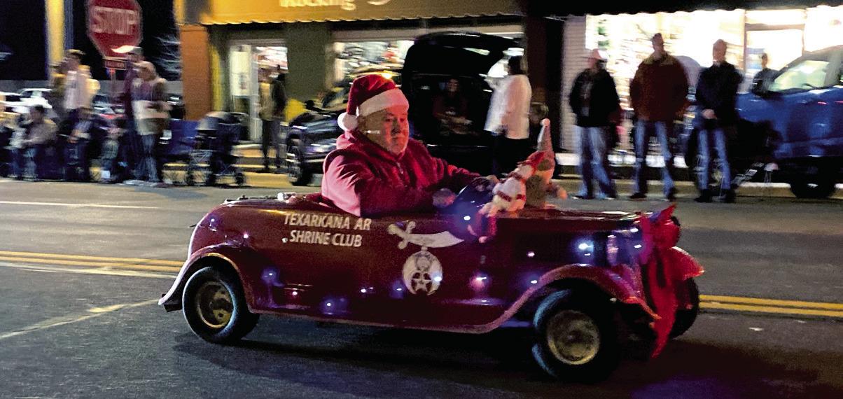 Atlanta Chamber holds moviethemed Christmas parade Cass County